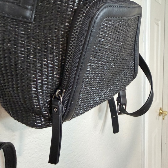 Simply Vera Wang Black Woven Straw Faux Leather Backpack Purse - Picture 6 of 9